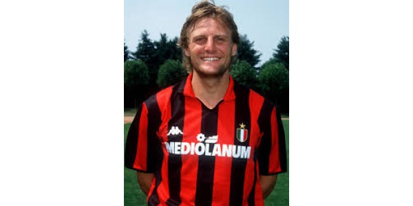 Angelo Colombo strzelił dwa gole w ciągu 4 minut, wyprzedzając